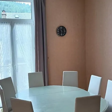Des Bruyeres, Dore Apartment *