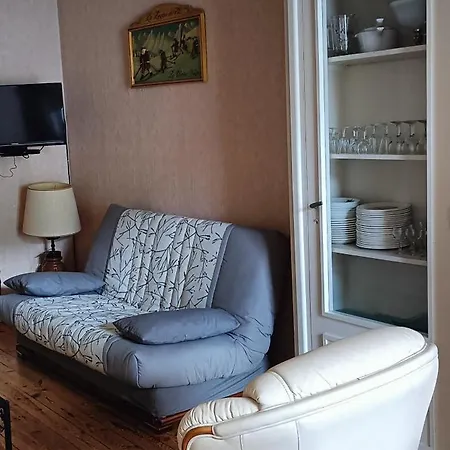Des Bruyeres, Dore Apartment *